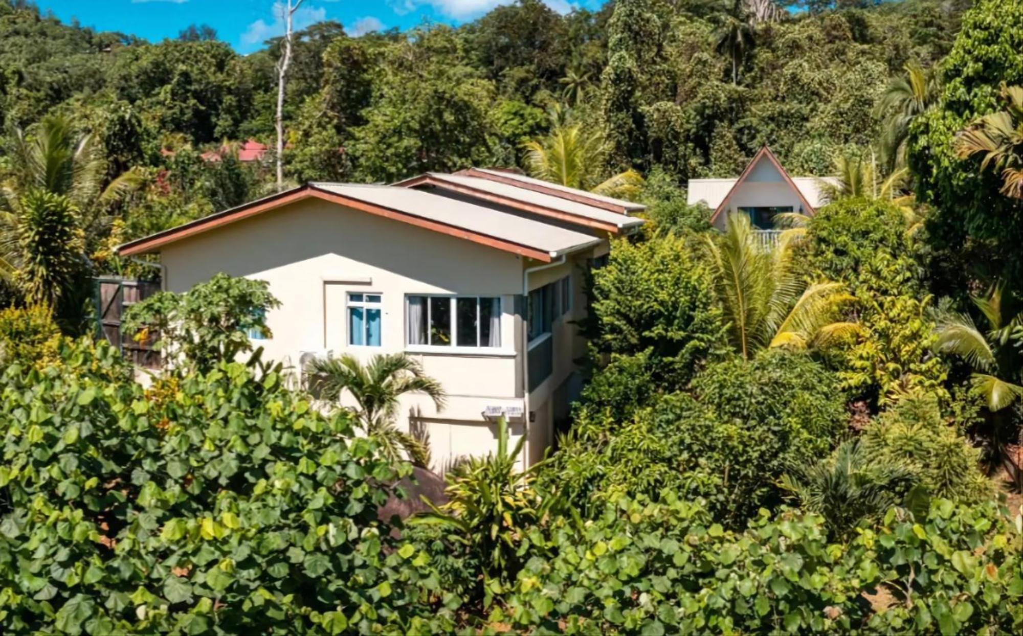 Milles Montagnes Residence Anse Royale Exterior photo